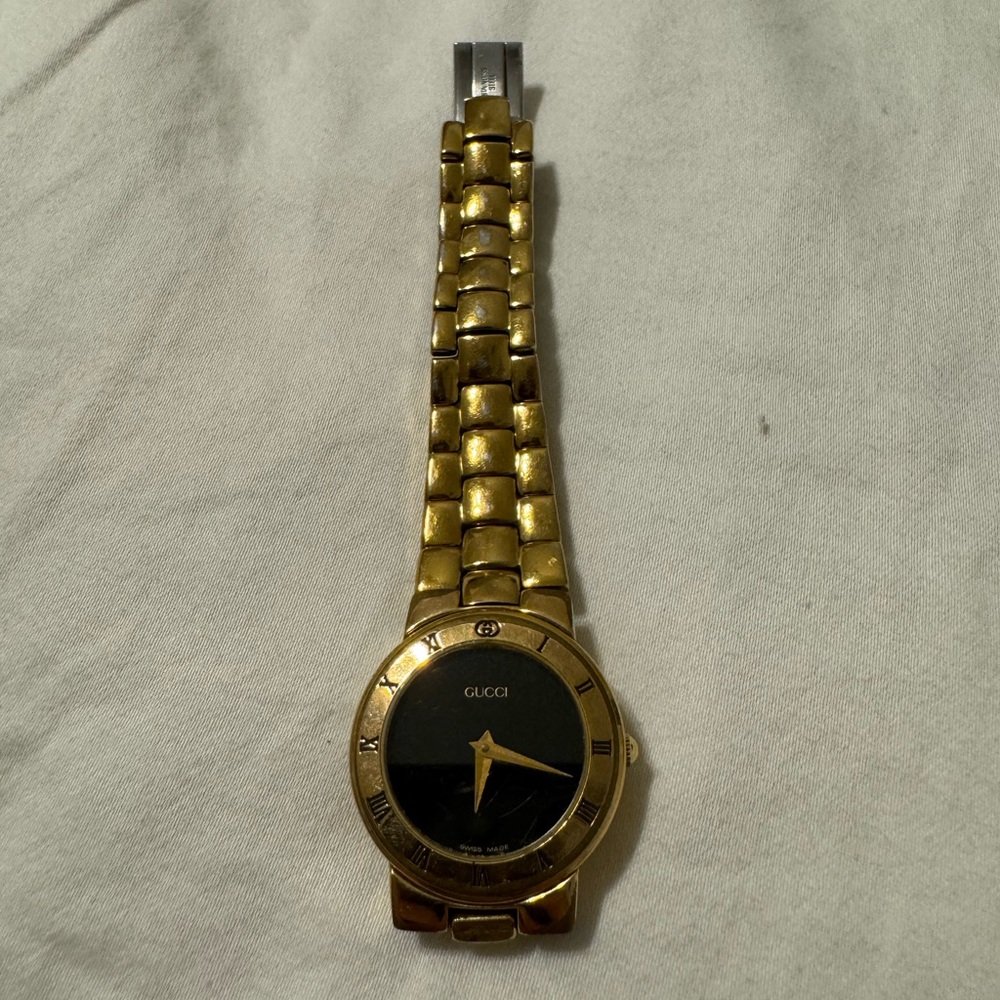 Gucci 3300.2.L gold vintage watch 1990
